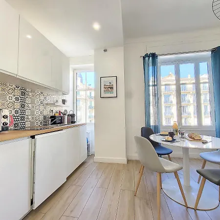 Nestor&jeeves - Bleu Buffa - Location