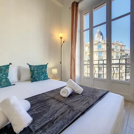 Nestor&jeeves - Bleu Buffa - Location *