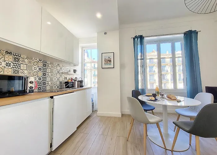 Nestor&jeeves - Bleu Buffa - Location